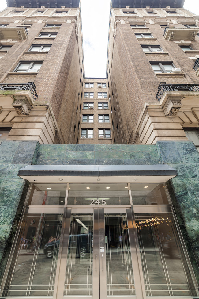 Foto del edificio - 245 West 51st Street