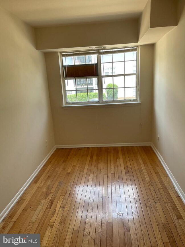 Building Photo - 7096 Spring Garden Dr