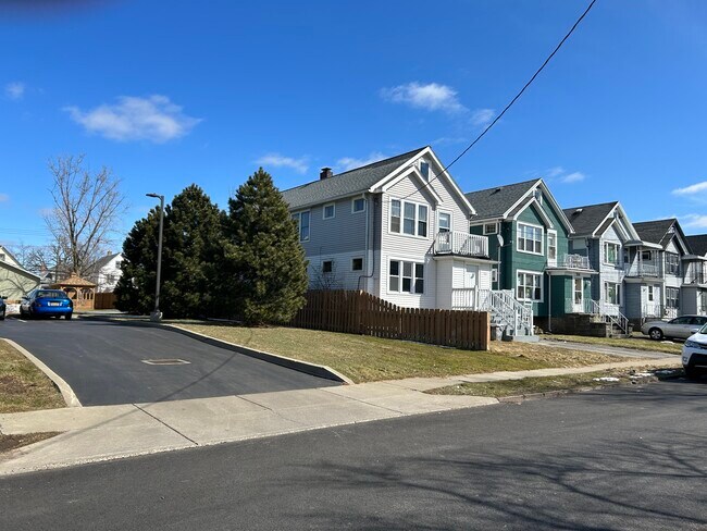 Building Photo - 311 Newfield St