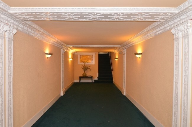 Common Hallway - 1133 Fell St