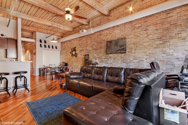 Foto del edificio - 225 W Huron St