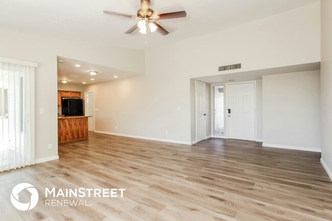 Building Photo - 6515 W Sunnyside Dr