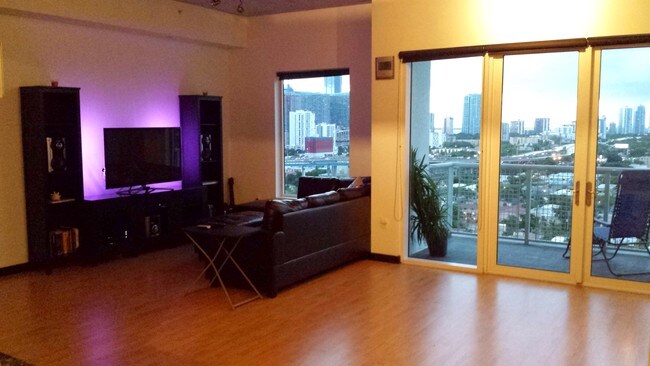 Foto del edificio - 10 SW South River Dr