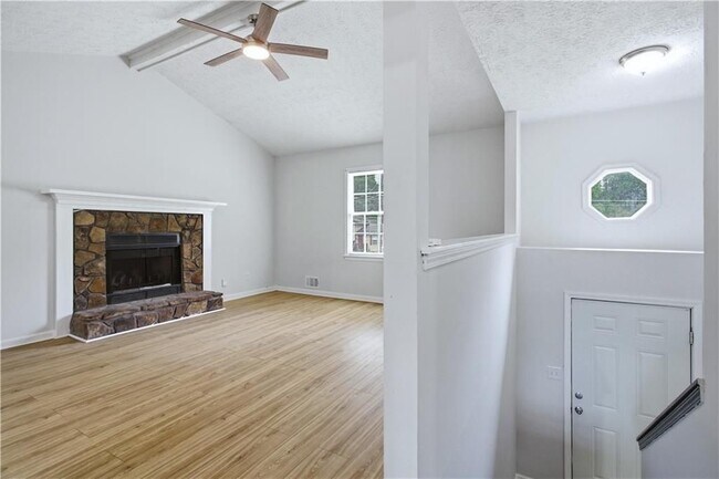 Foto del edificio - 1600 Sugar Plum Dr SW