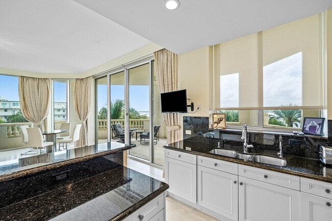 Foto del edificio - 3000 S Ocean Blvd