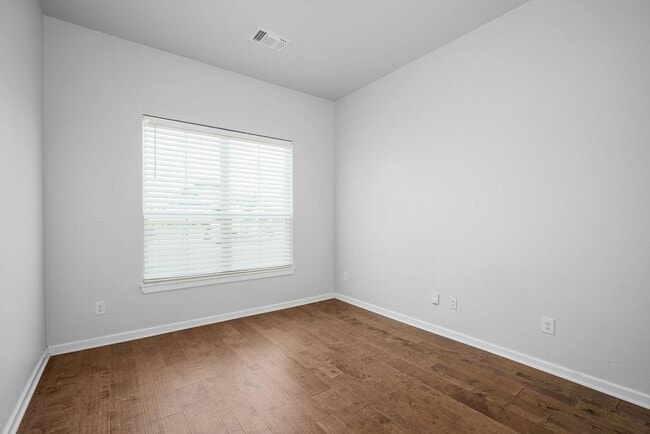 Building Photo - 800 Firefork Ave