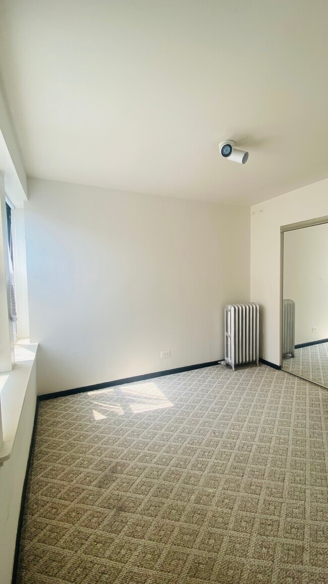 Foto del edificio - 3933 N Clarendon Ave