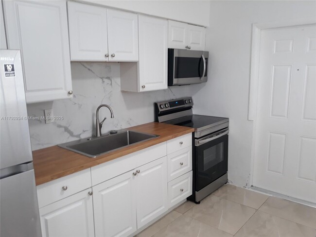 Foto del edificio - 605 NW 4th Ct