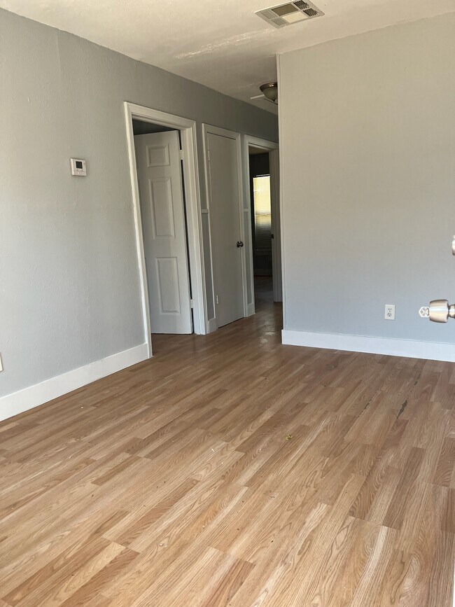 Foto del edificio - 3117 Rosalie St