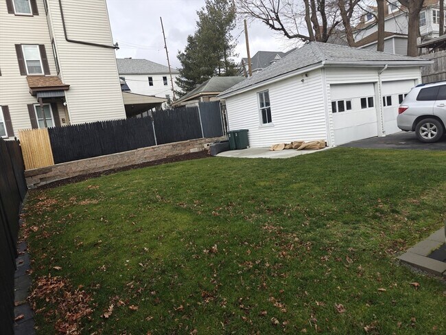 Building Photo - 452 Osborn St