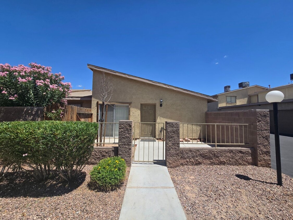 Primary Photo - 2200 Short Pine Dr