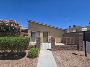Building Photo - 2200 Short Pine Dr