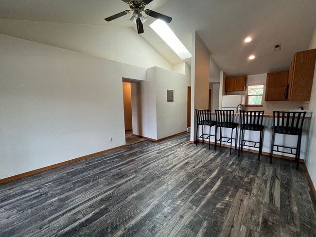 Building Photo - Fantastic Condo with Mountain Views