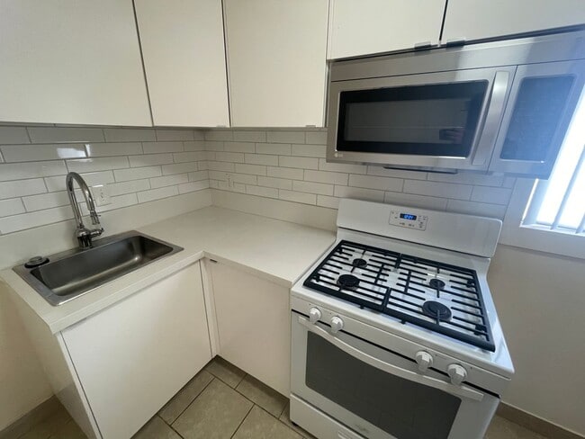 Building Photo - Charming & Spacious Studio – Steps from th...