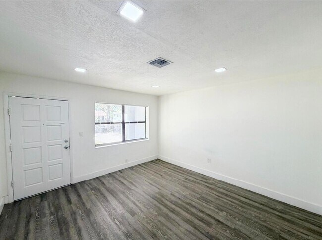 Foto del edificio - 1135 NW 127th St