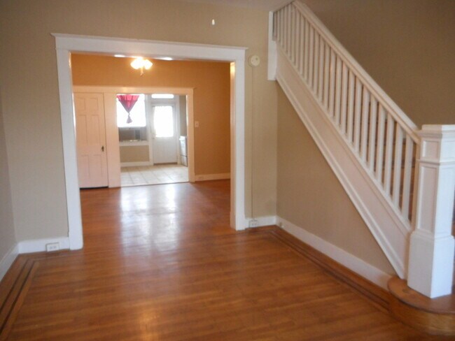 Foto del edificio - 308 W 30th St