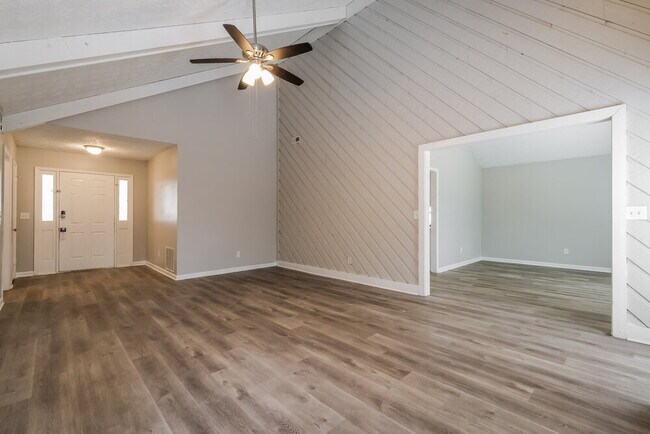 Foto del edificio - 8983 Habersham Dr