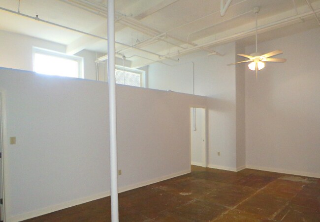 Building Photo - 1401 Scott St