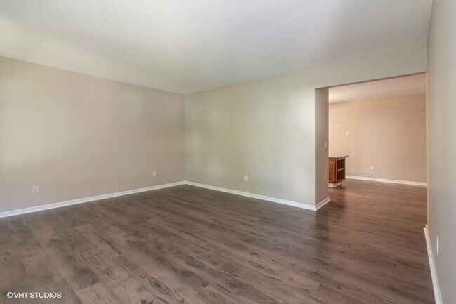 Building Photo - 1704 Paddington Ave