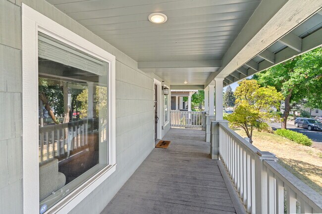 Building Photo - 3704 E 24th Ave