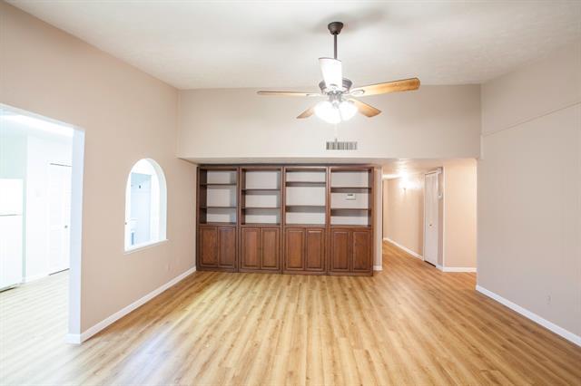 Building Photo - 921 Mossvine Dr