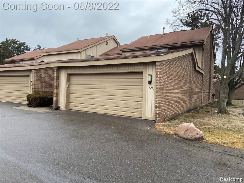 5272 Wright Way E, West Bloomfield Township, MI 48322 Condo for Rent