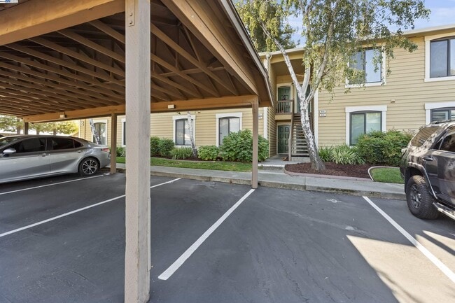 Building Photo - 655 Center Ave