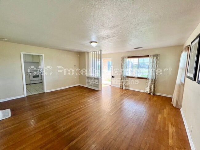 Foto del edificio - 1720 Cherry Ave