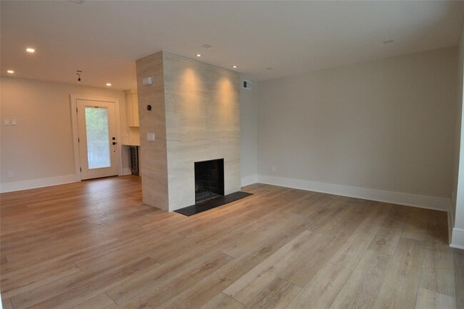 Building Photo - 137 Hillside Pl
