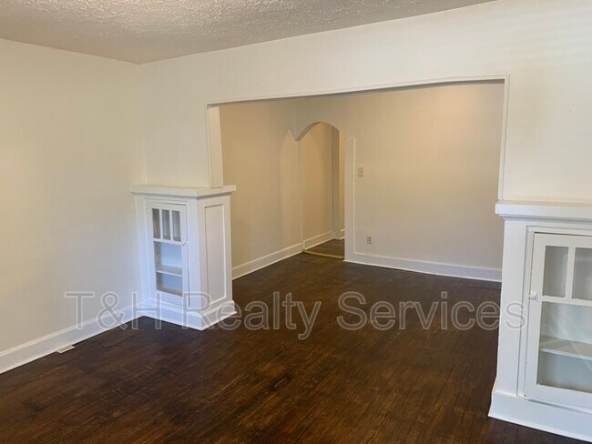 Building Photo - 5408 E Burgess Ave