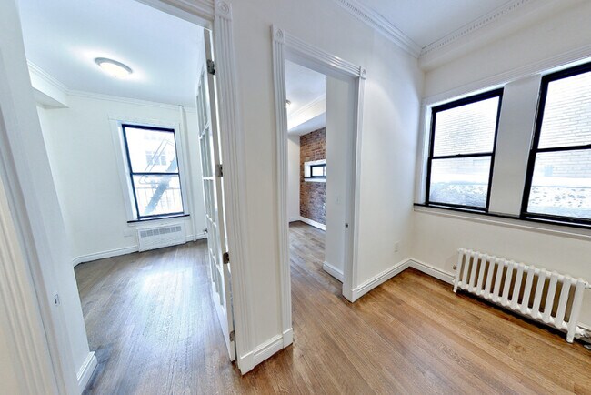 Foto del edificio - 424 W 51st St