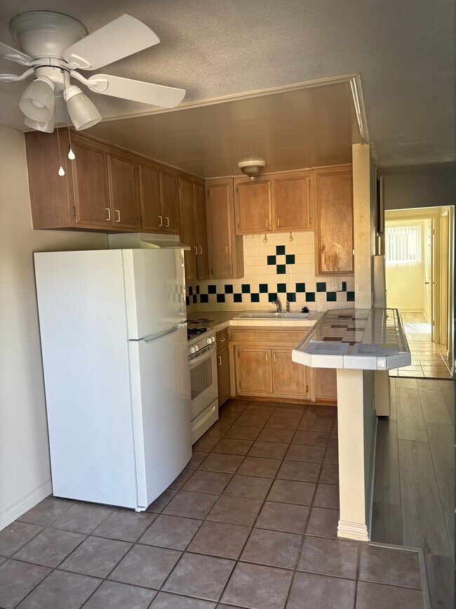Kitchen - 263 Molino Ave
