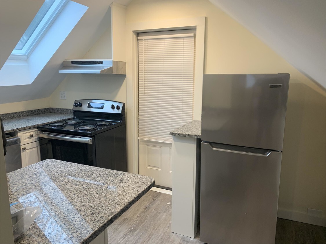 98 Market St Unit 3, Northampton, MA 01060 Apartment for Rent in