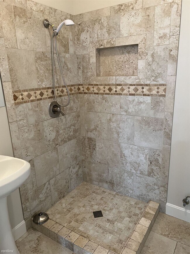 Building Photo - 3 br, 2 bath Duplex - 6581 Gracely Dr