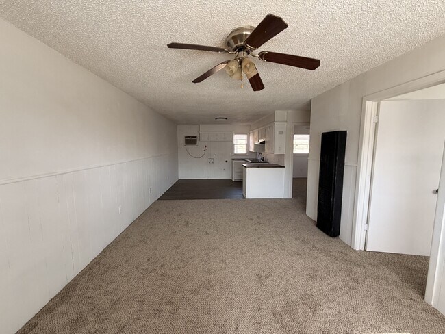 Building Photo - 713 47th St