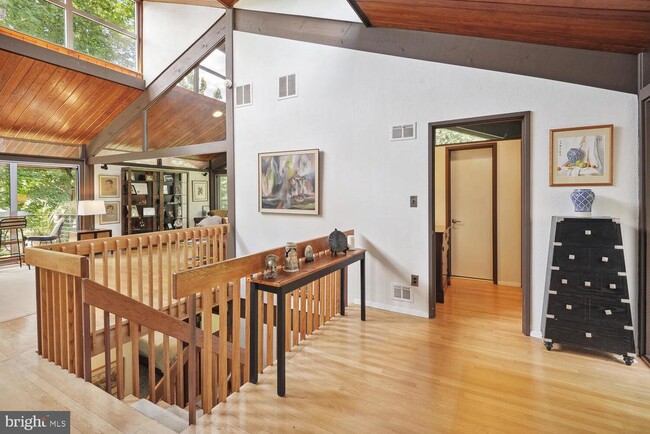 Building Photo - 6620 Fernwood Ct