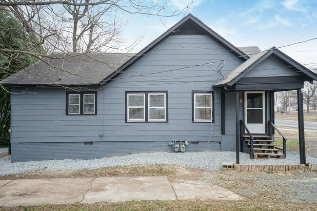 Building Photo - N Main St Duplex