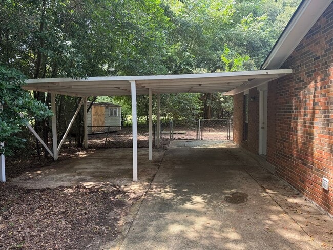 Building Photo - **3 Bed 2 Bath located off Wares Ferry Road** Call our self showing number to schedule a tour 334...