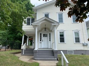 Building Photo - 223 E 9th St