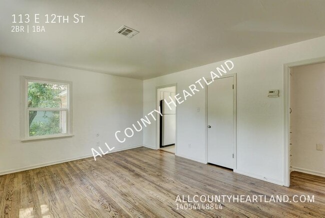 Building Photo - 113 E 12th St