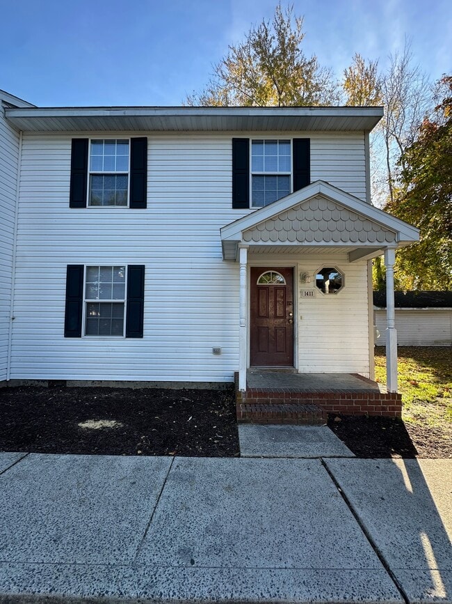 Building Photo - 1411 Varsity Ln