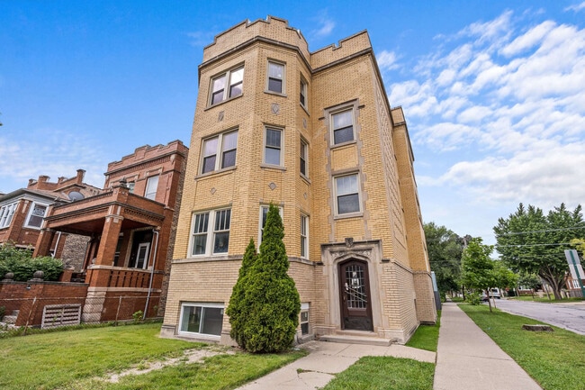 Building Photo - 1101 S Oak Park Ave
