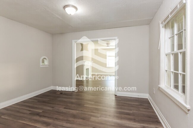 Foto del edificio - 1238 Briarwood Ave
