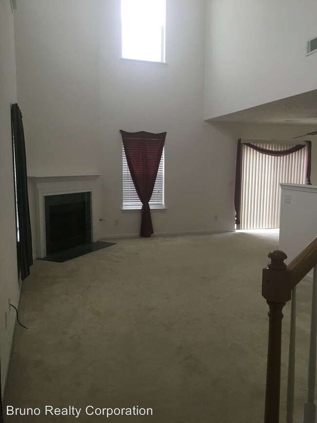 Building Photo - 3 br, 2.5 bath House - 3040 Lakeside Circle