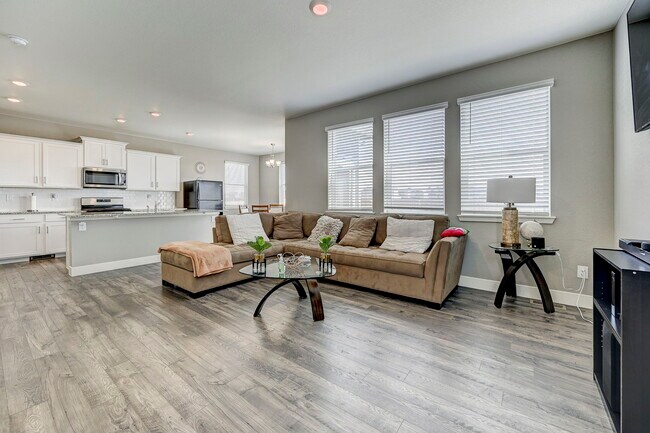Building Photo - 10525 Castor Dr