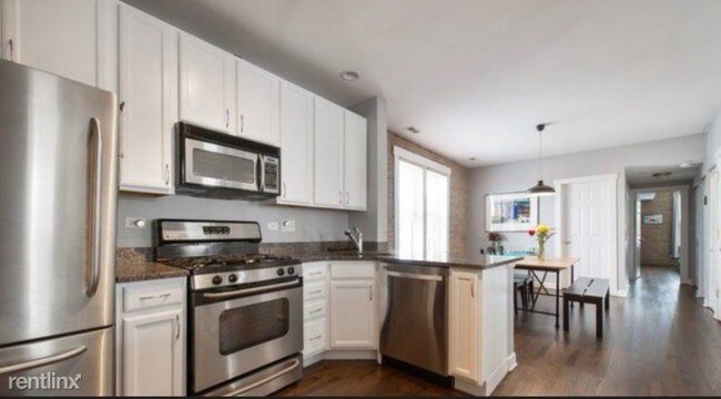 Building Photo - 2 br, 2 bath Condo - 5915 N Paulina St