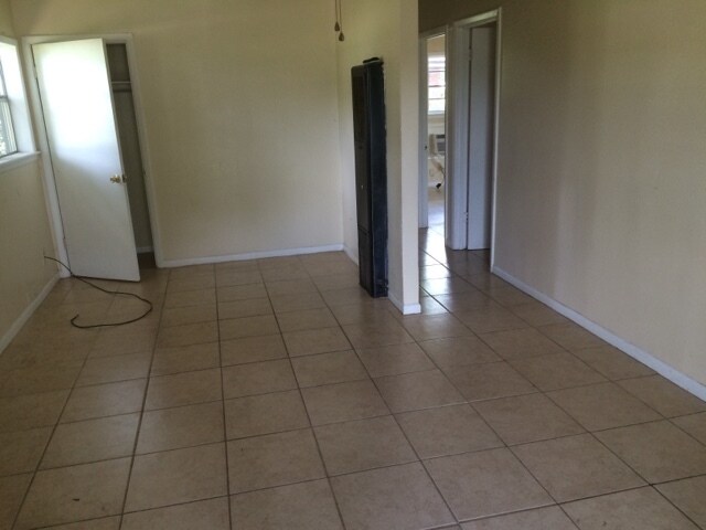 Building Photo - 4814 McDaniel Dr