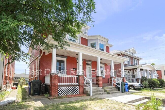 Foto del edificio - 221-223 W Howard Street