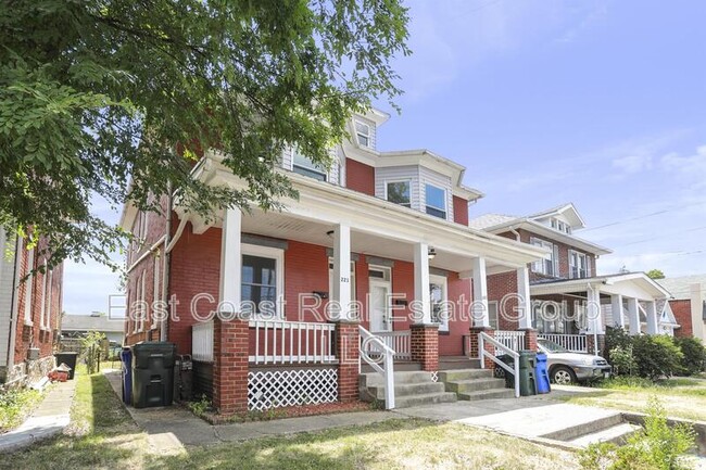 Building Photo - 221-223 W Howard Street