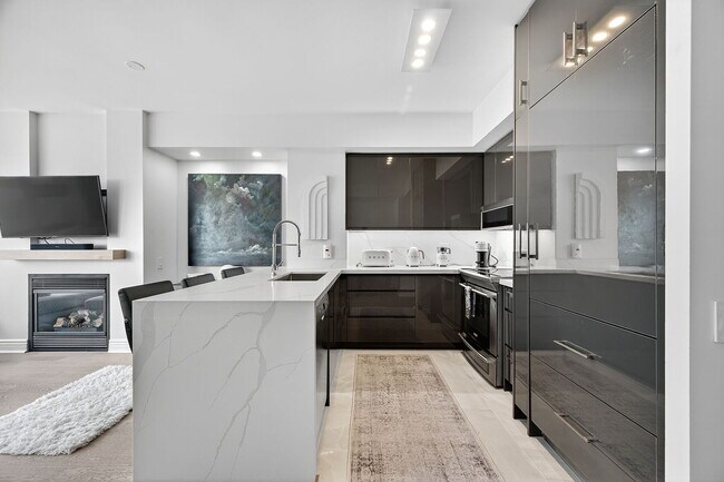 Building Photo - 500 Queens Quay W